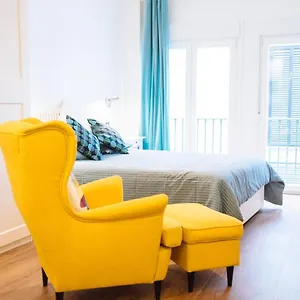Blonski-yellow Apartment Málaga
